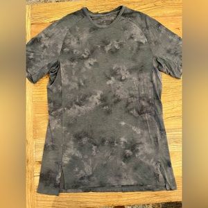 Lululemon men’s short sleeve shirt